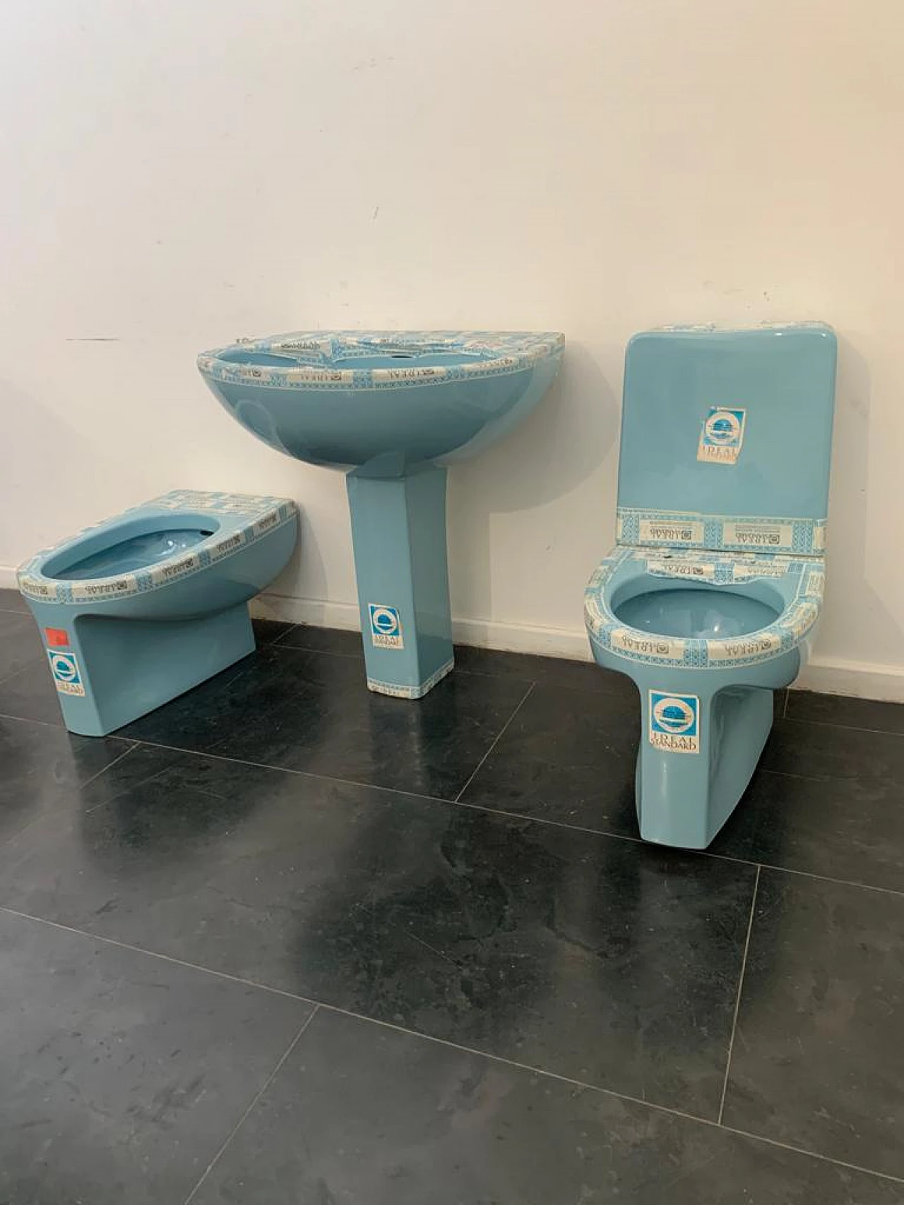 Lavabo, water e bidet Aquatonda di Achille Castiglioni per Ideal Standard, anni '70 3