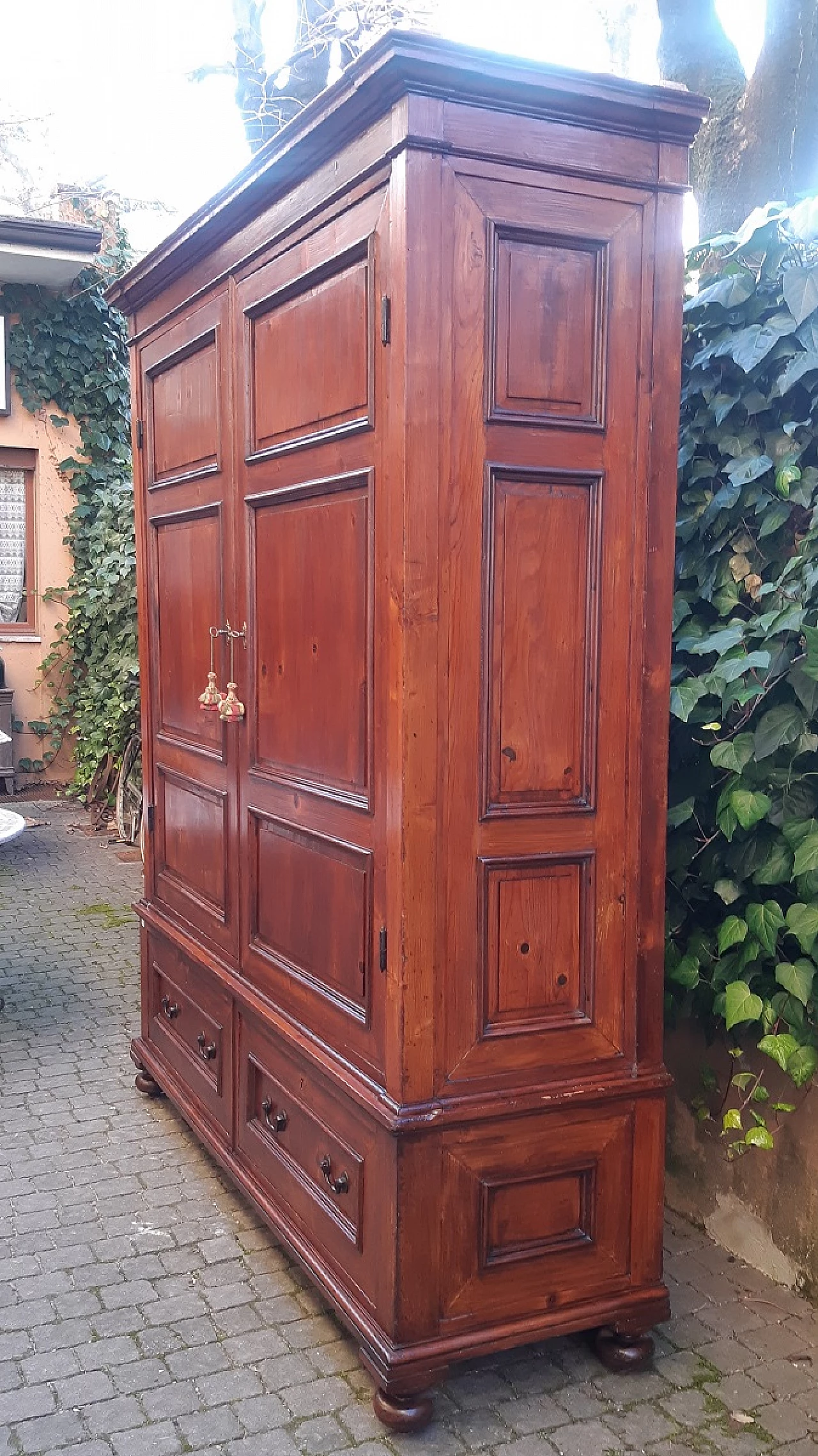 Lombard larch and elm wardrobe, 19th century 7