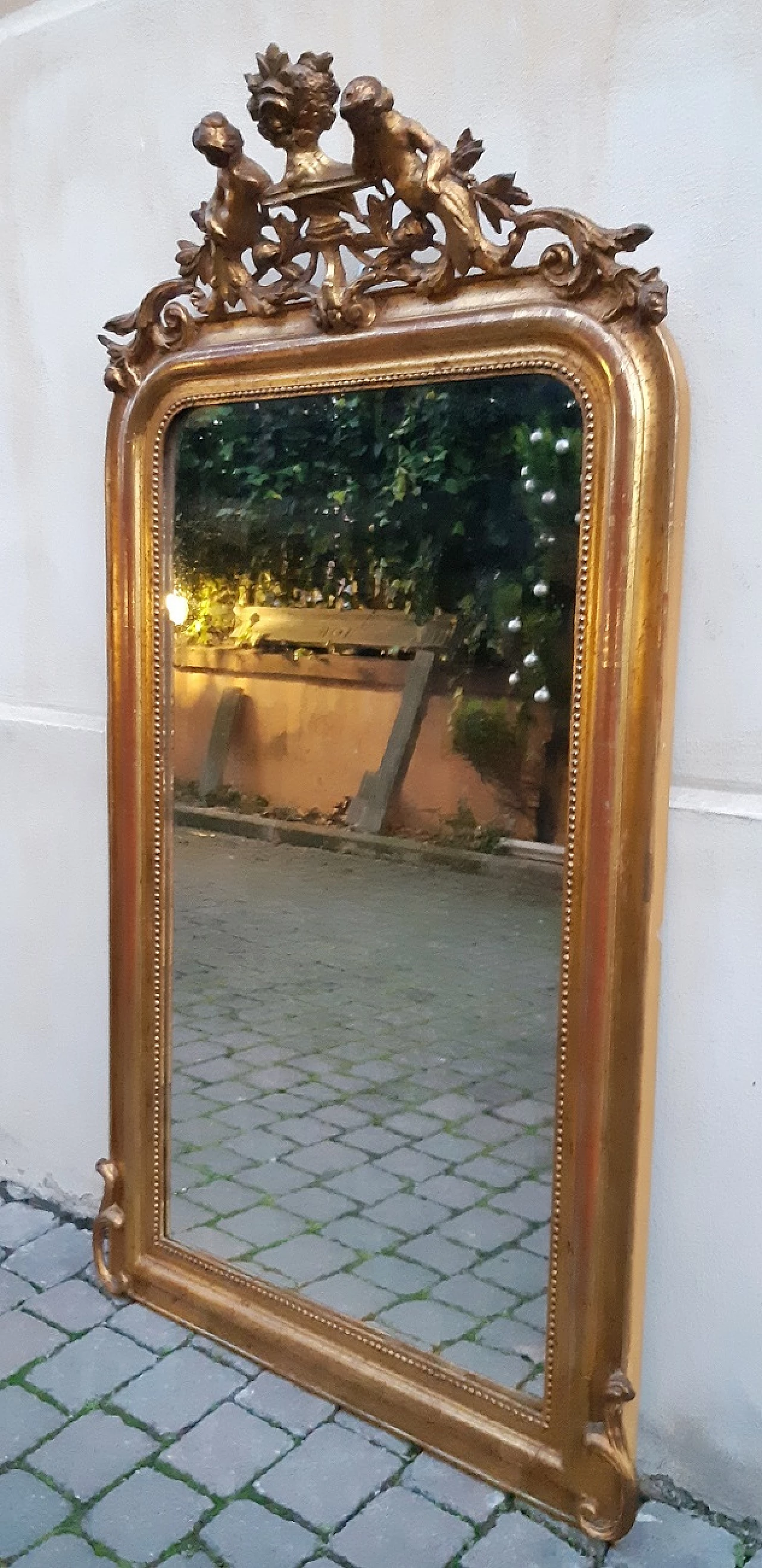 French gilded wood mirror with putti, 19th century 2