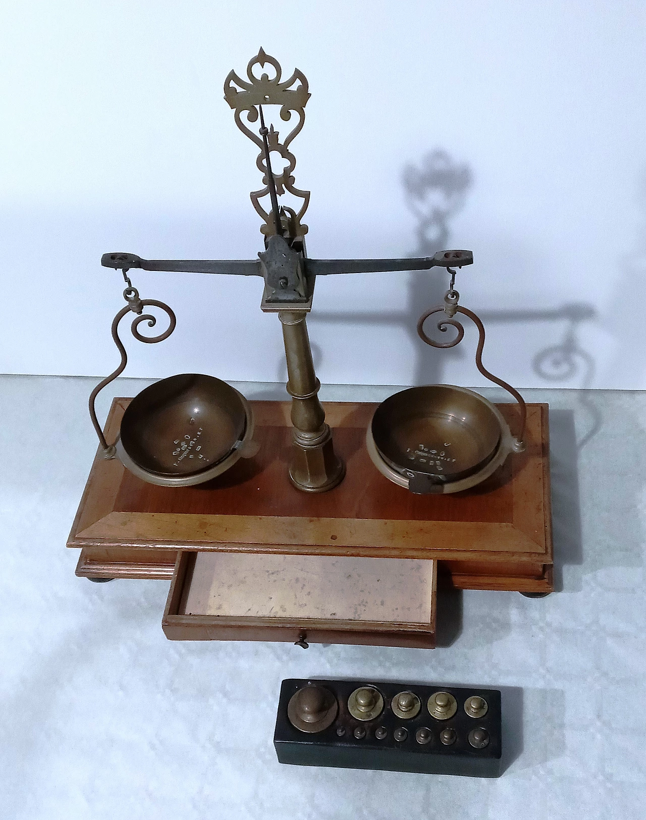Wood and brass apothecary scale, 1950s 10