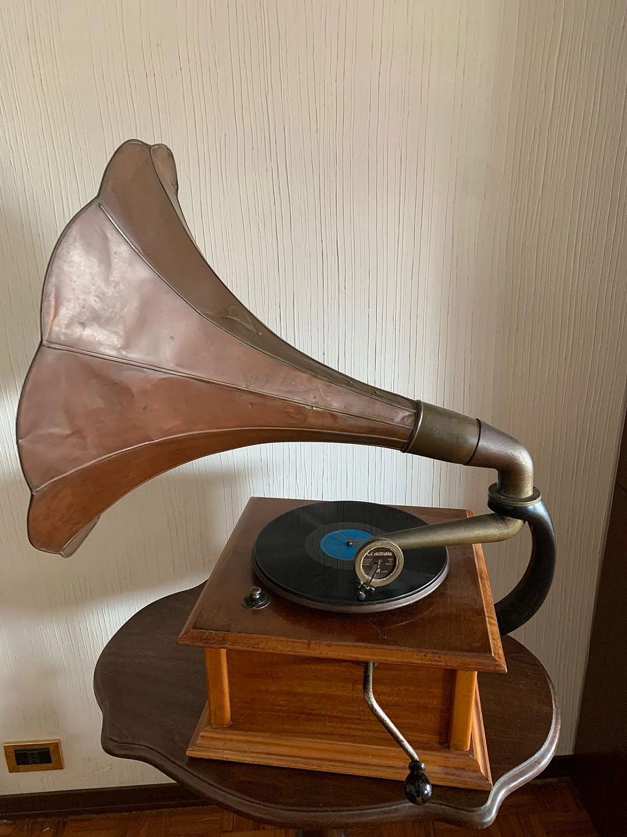 Grammofono in legno e metallo di Columbia Grafonola, inizio '900 1