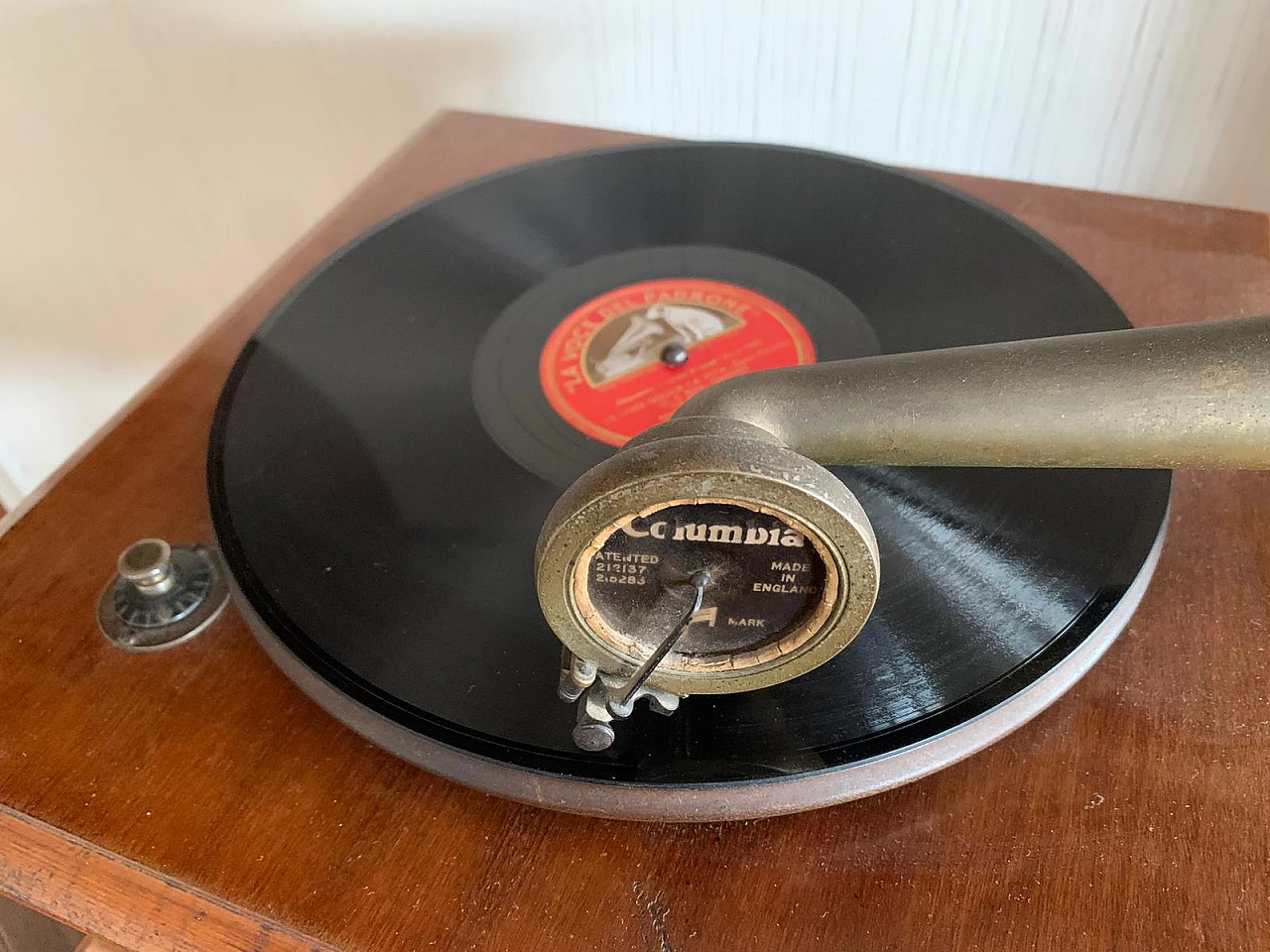 Grammofono in legno e metallo di Columbia Grafonola, inizio '900 6