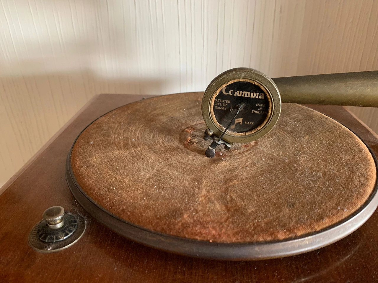 Grammofono in legno e metallo di Columbia Grafonola, inizio '900 7