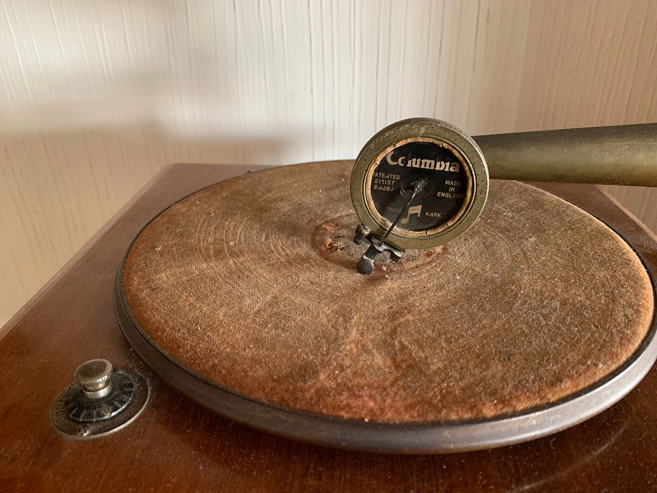 Wood and metal gramophone by Columbia Grafonola, early 20th century 7