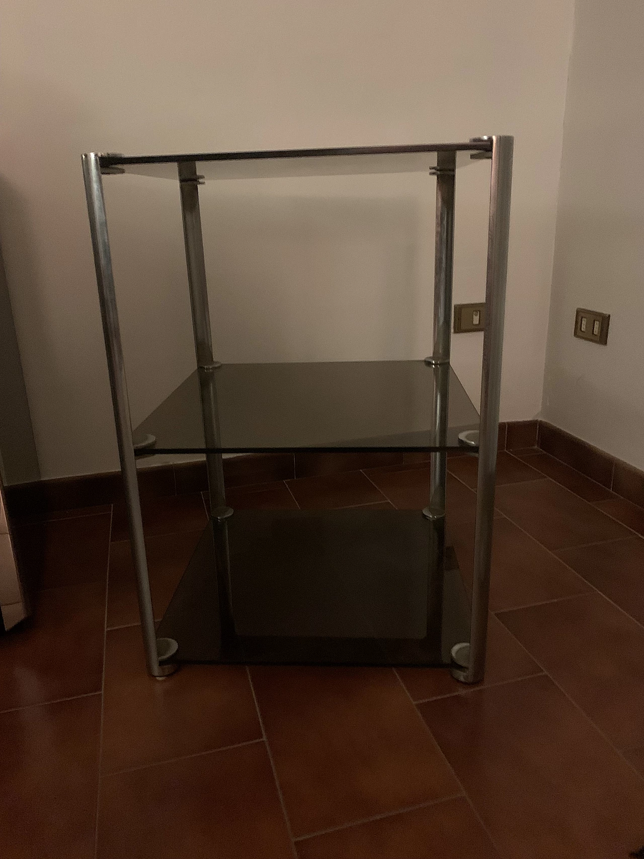 Mobile porta tv in acciaio cromato e vetro fumé di Antonio Ari Colombo 6