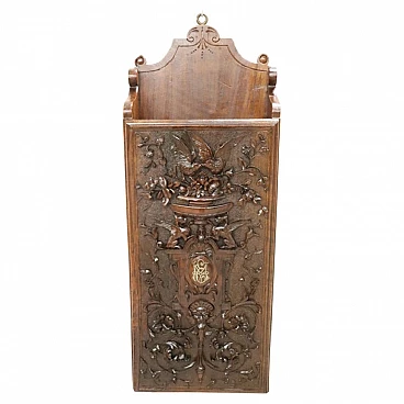 Porta riviste in legno di noce intagliato in stile Rinascimentale, '800