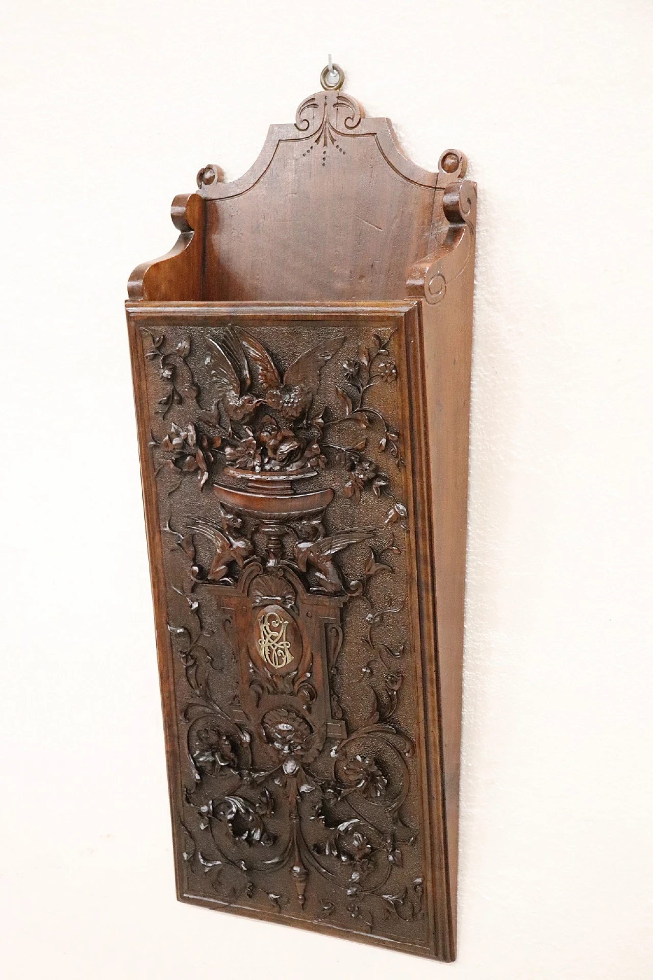 Renaissance-style carved walnut magazine rack, 19th century 2