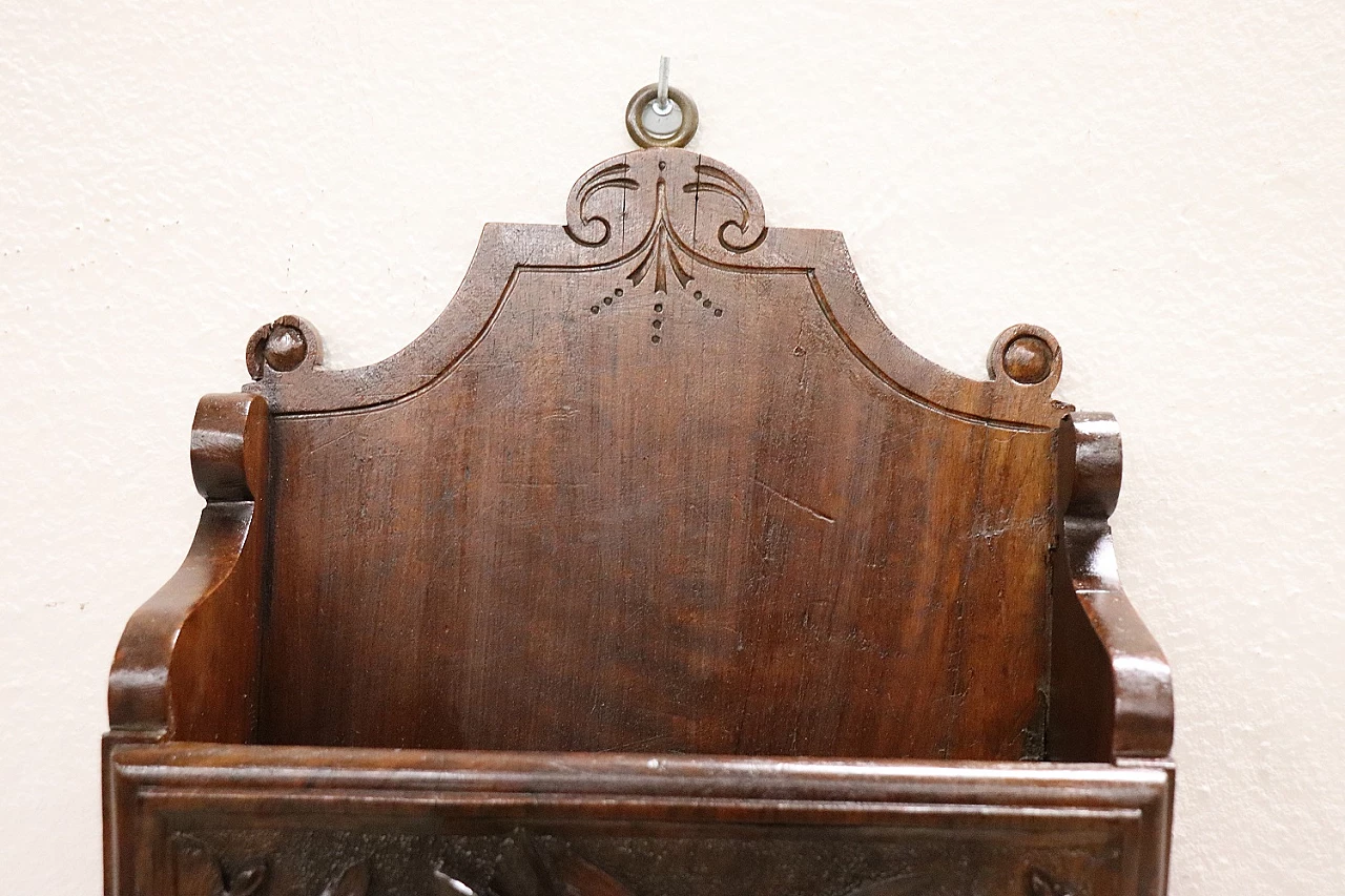 Renaissance-style carved walnut magazine rack, 19th century 3