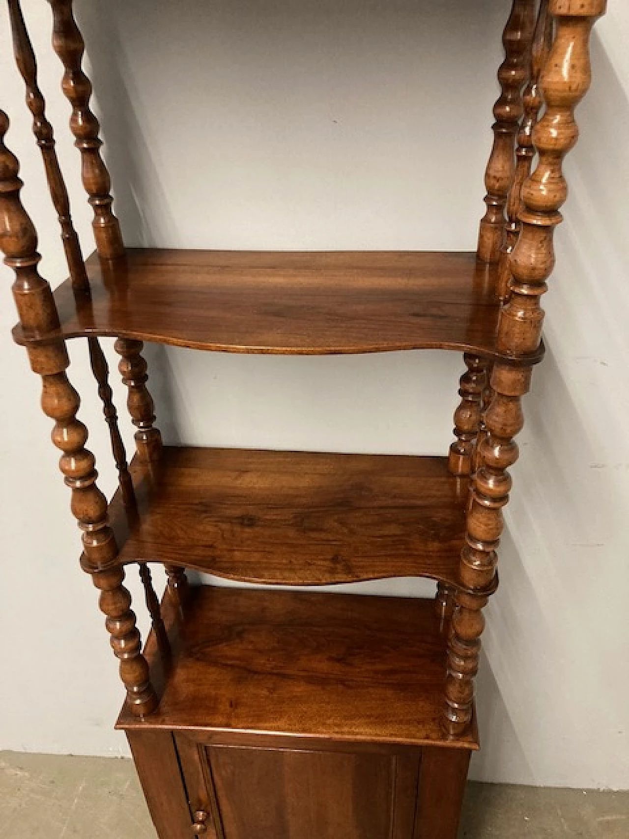 Louis Philippe open etagere in solid walnut, mid-19th century 7