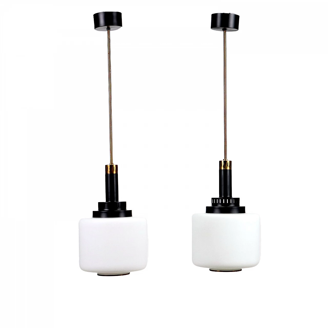 Coppia di lampade da soffitto in vetro opalino, anni '60 1