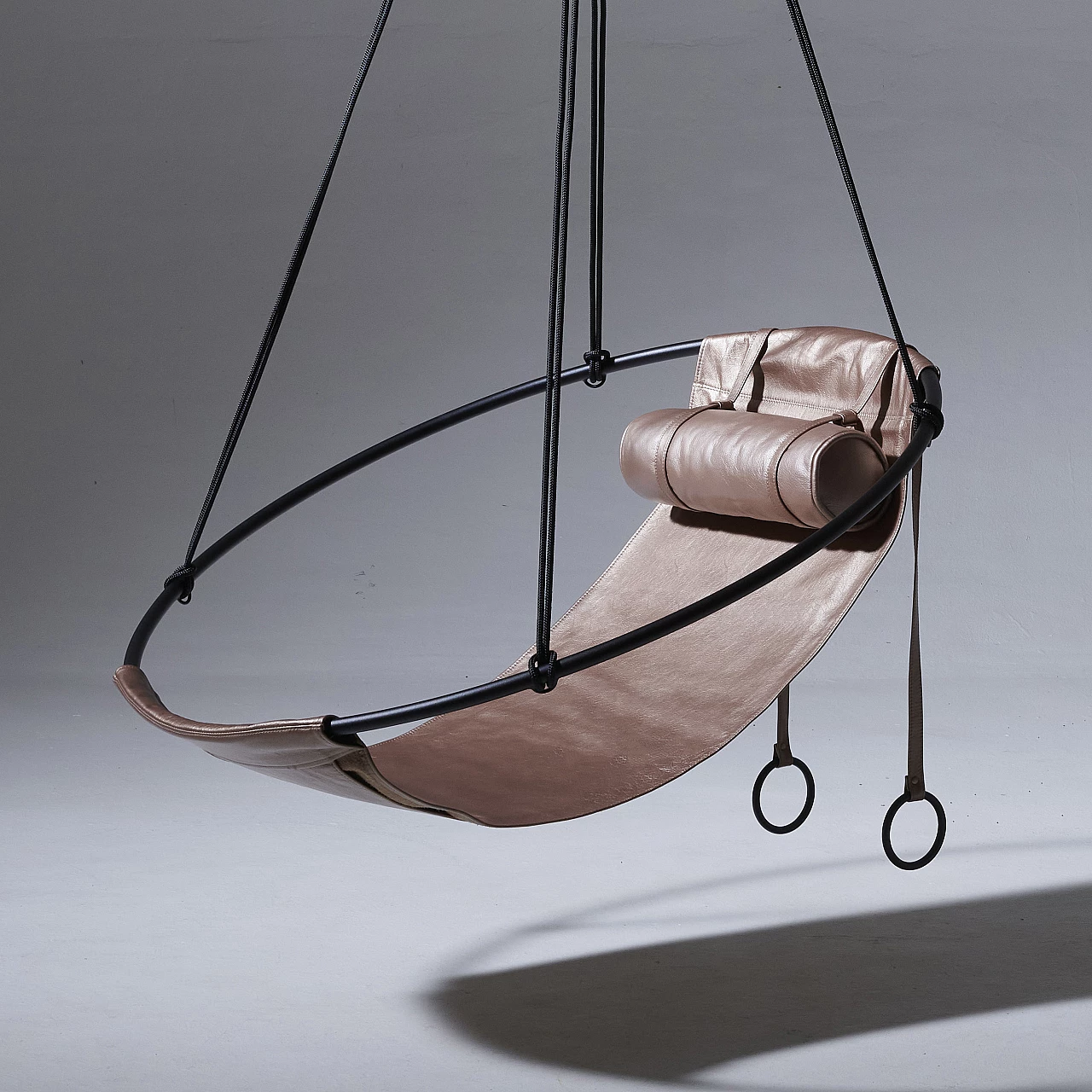 Bronze-colored leather hanging armchair 2