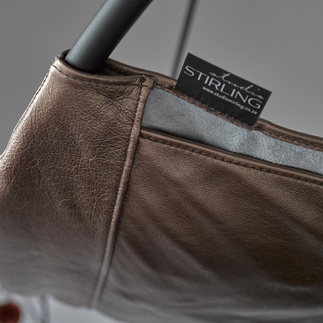 Bronze-colored leather hanging armchair 5