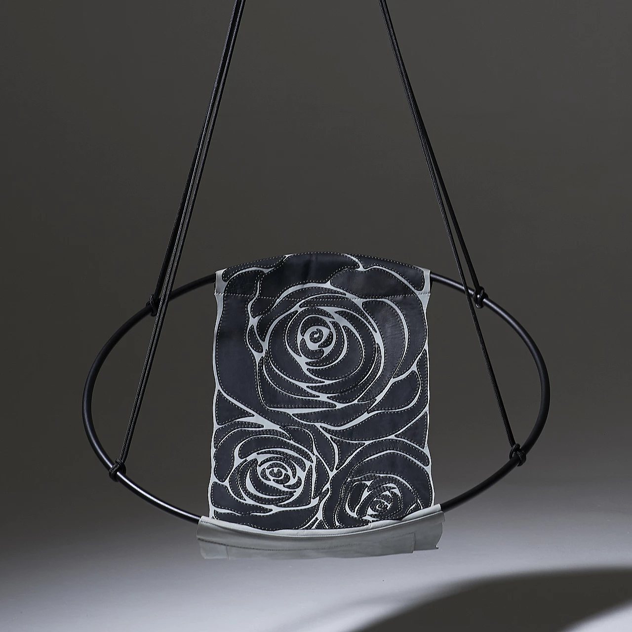 Poltrona sospesa Black Rose in pelle nera e grigia 4