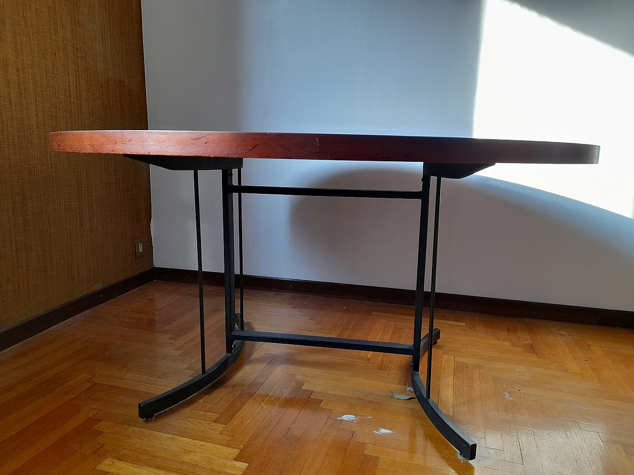 Round metal and teak table attributed to Paolo Tilche, 1950s 1