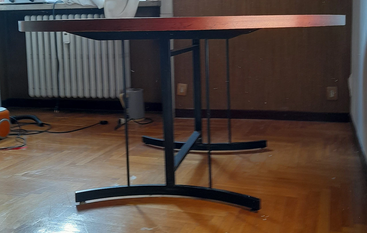 Tavolo rotondo in metallo e teak attribuito a Paolo Tilche, anni '50 6