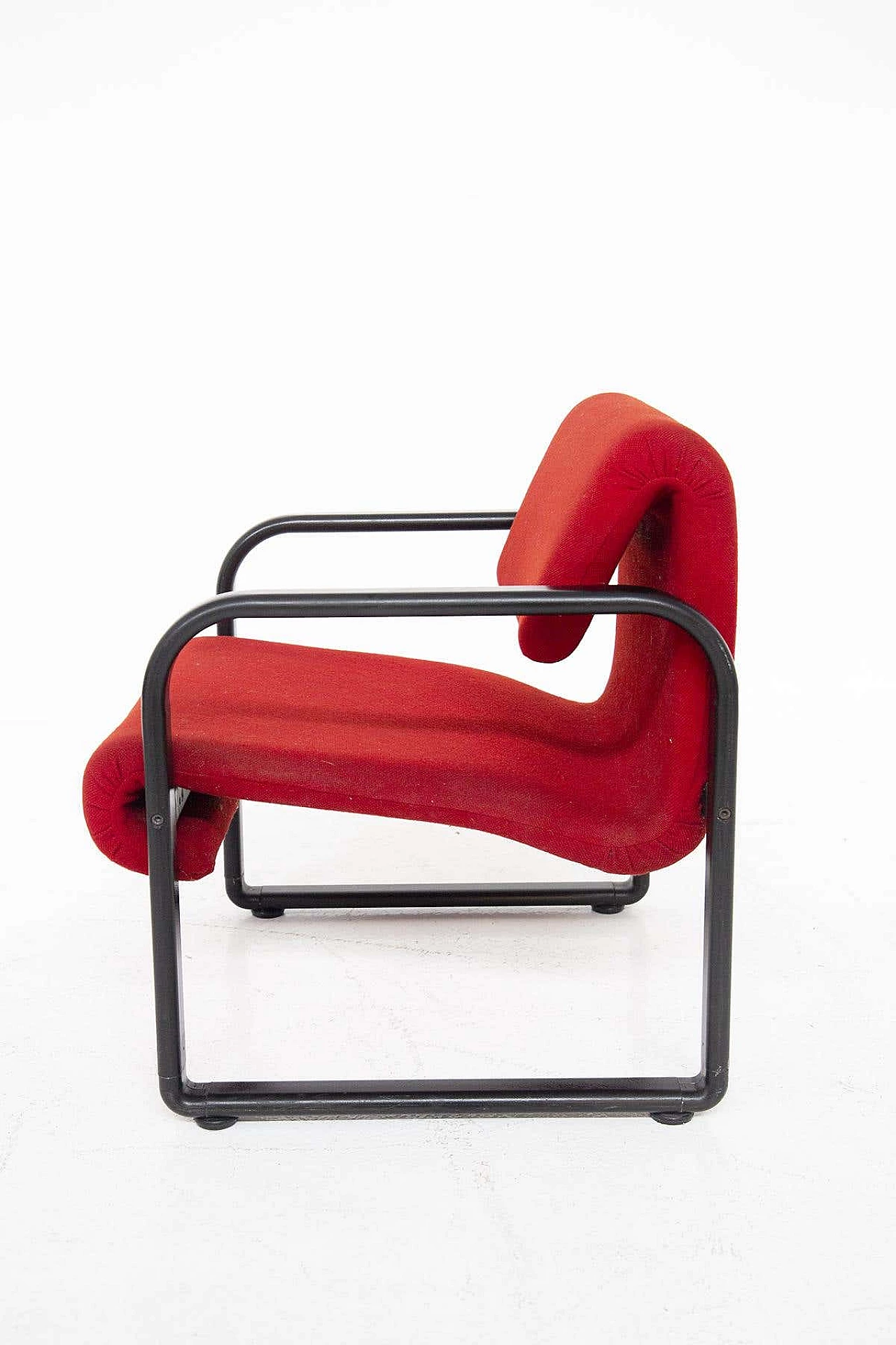 Pair of red fabric and black metal armchairs by Arflex, 1960s 6