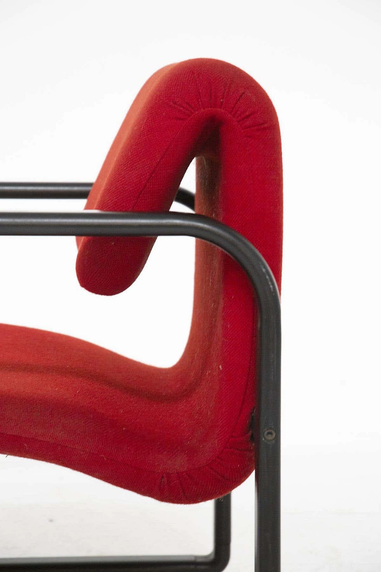 Pair of red fabric and black metal armchairs by Arflex, 1960s 7