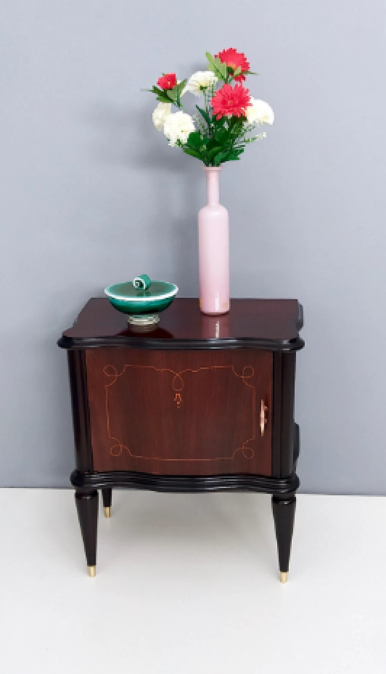 Pair of walnut bedside tables in the style of Tomaso Buzzi, 1950s 3