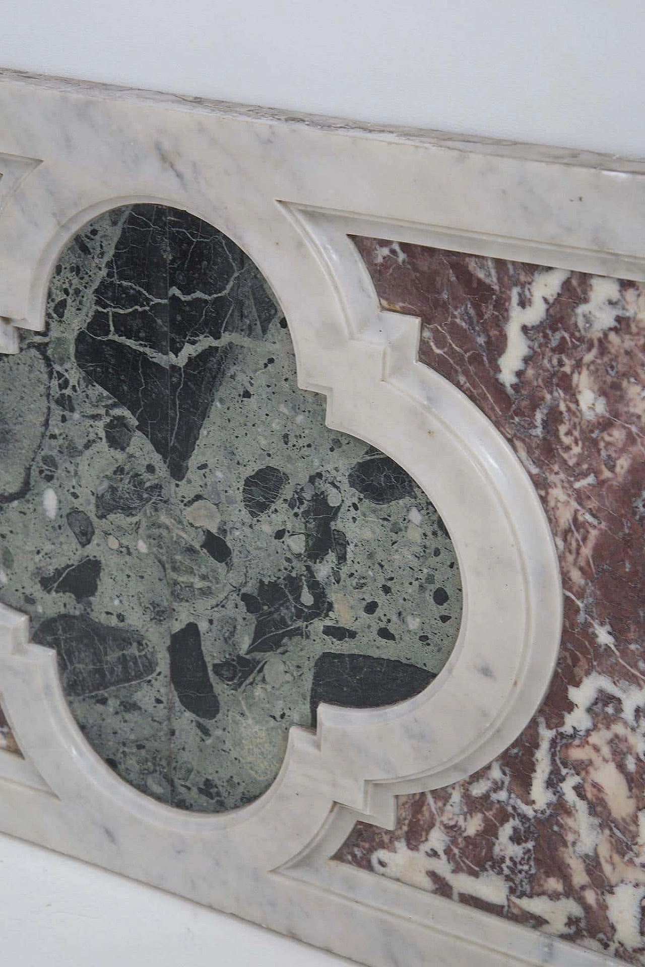 Table with iron base and top in various marbles, 17th century 11