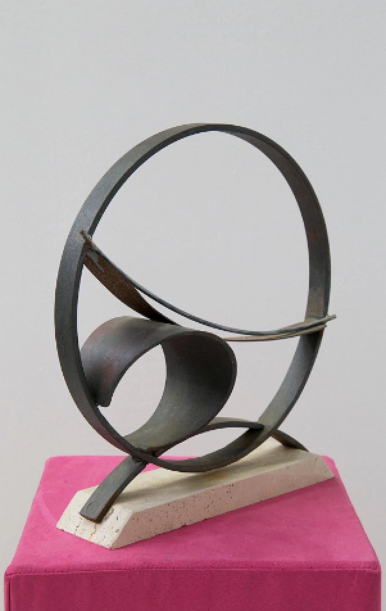 Antonio Del Donno, scultura in ferro battuto e travertino, 1989 3
