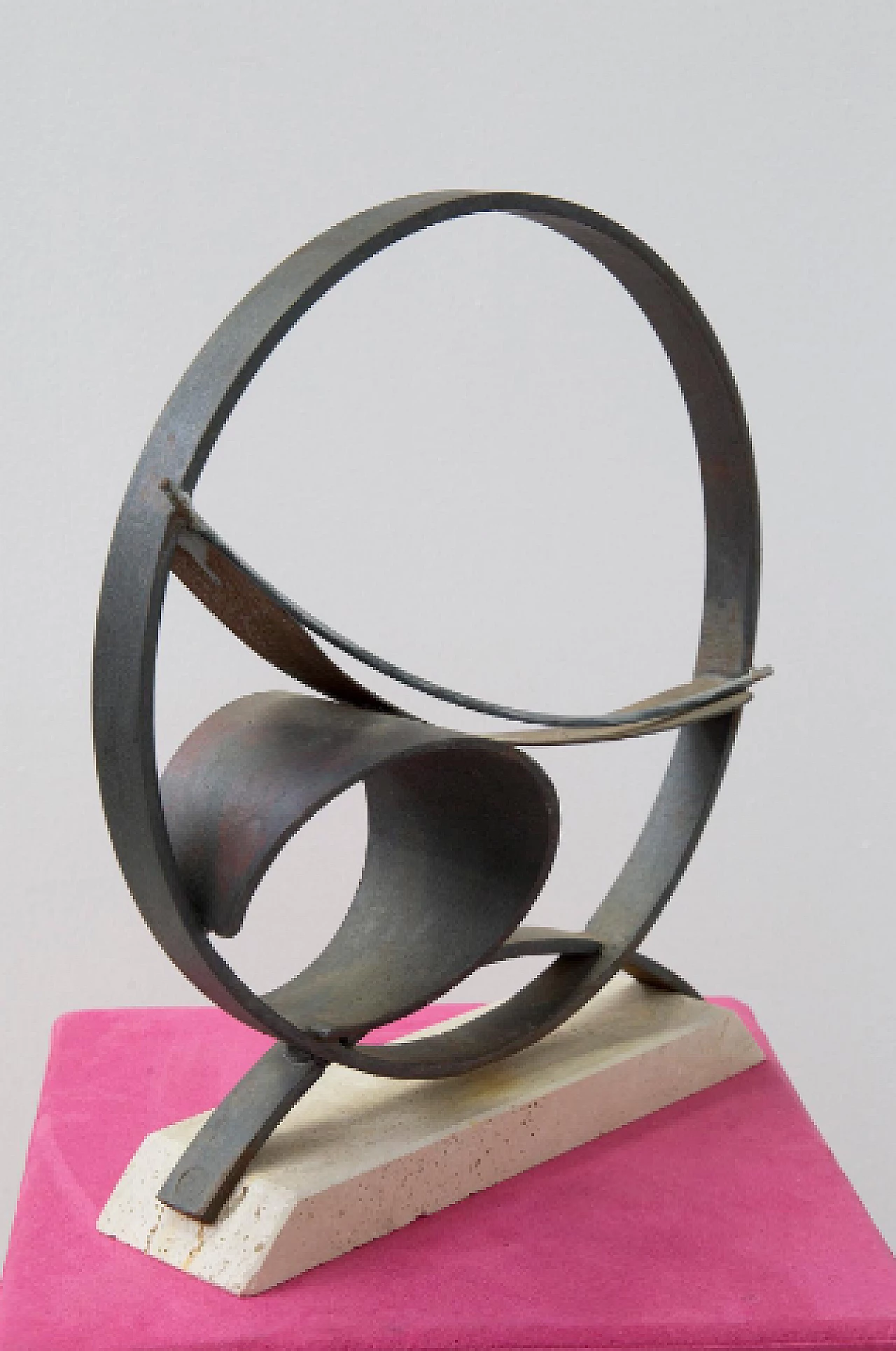 Antonio Del Donno, scultura in ferro battuto e travertino, 1989 5