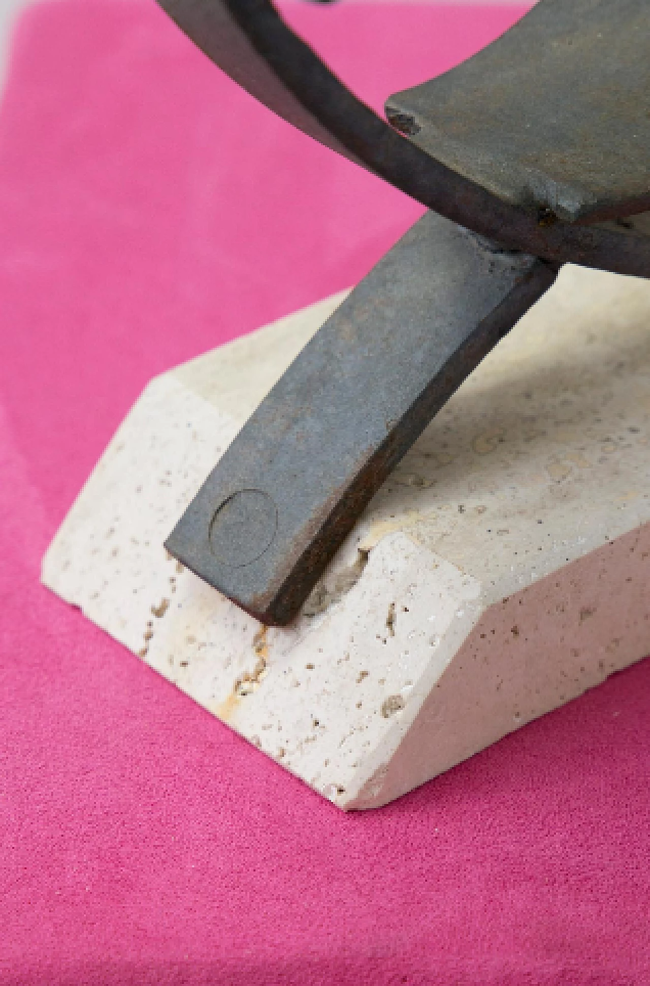 Antonio Del Donno, scultura in ferro battuto e travertino, 1989 11