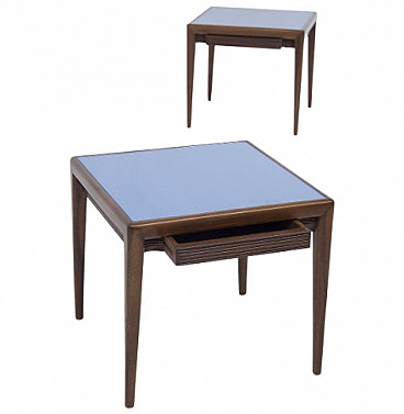Coppia di tavolini in legno e vetro blu di Osvaldo Borsani, anni '50