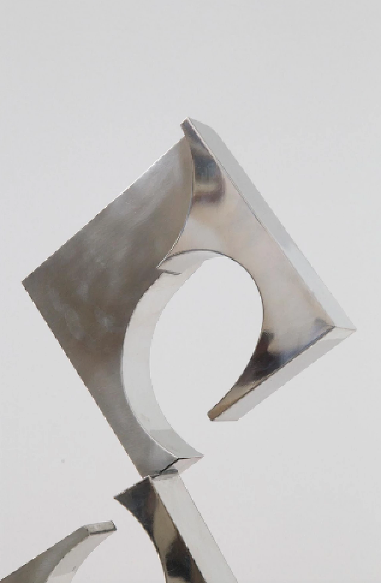 Carmelo Cappello, Spirale Triangolare, scultura in metallo, 1978 5
