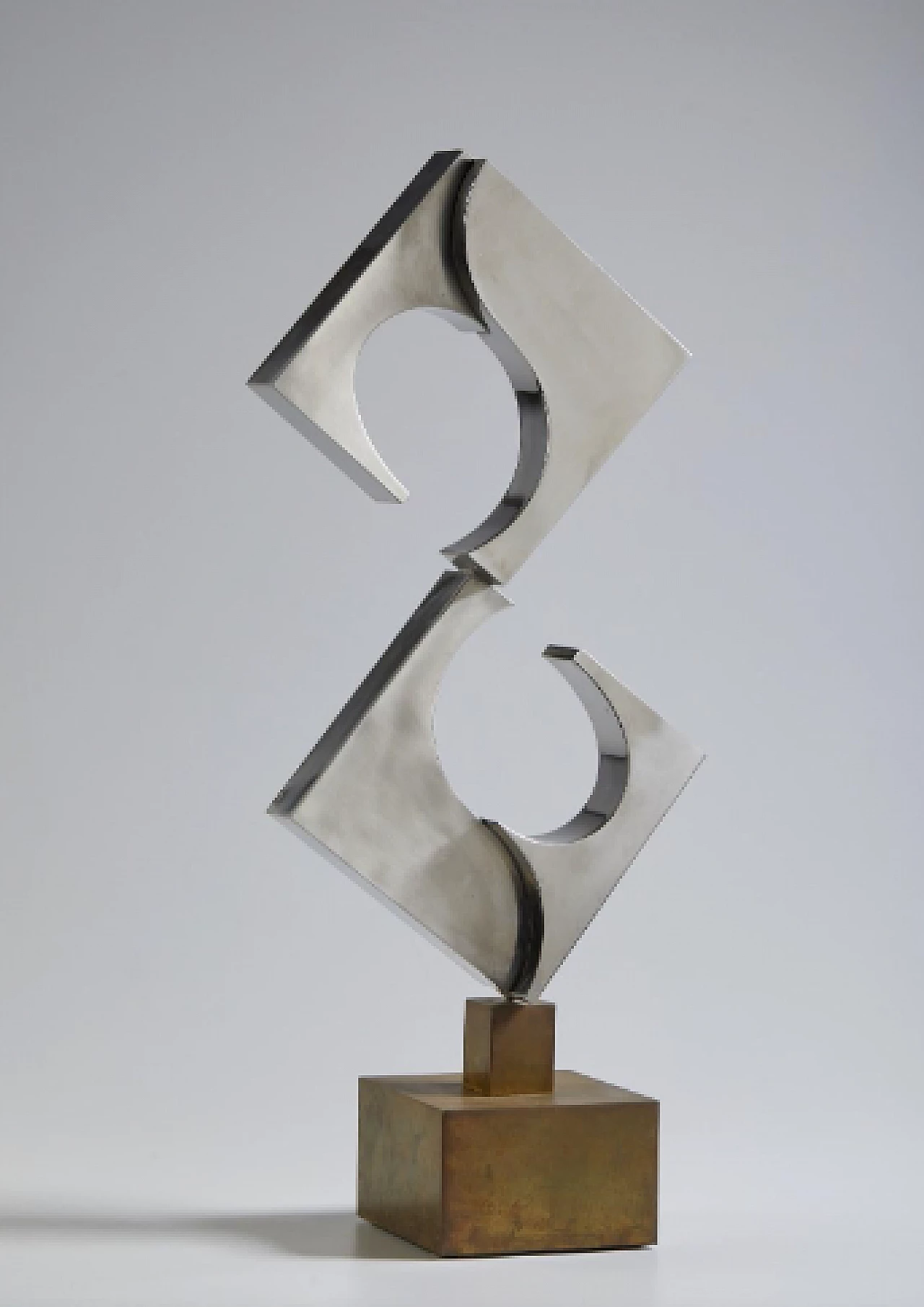 Carmelo Cappello, Spirale Triangolare, scultura in metallo, 1978 9