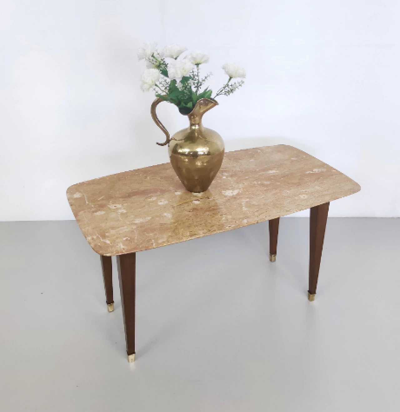 Beech and pink travertine coffee table attributed to Paolo Buffa, 1950s 3