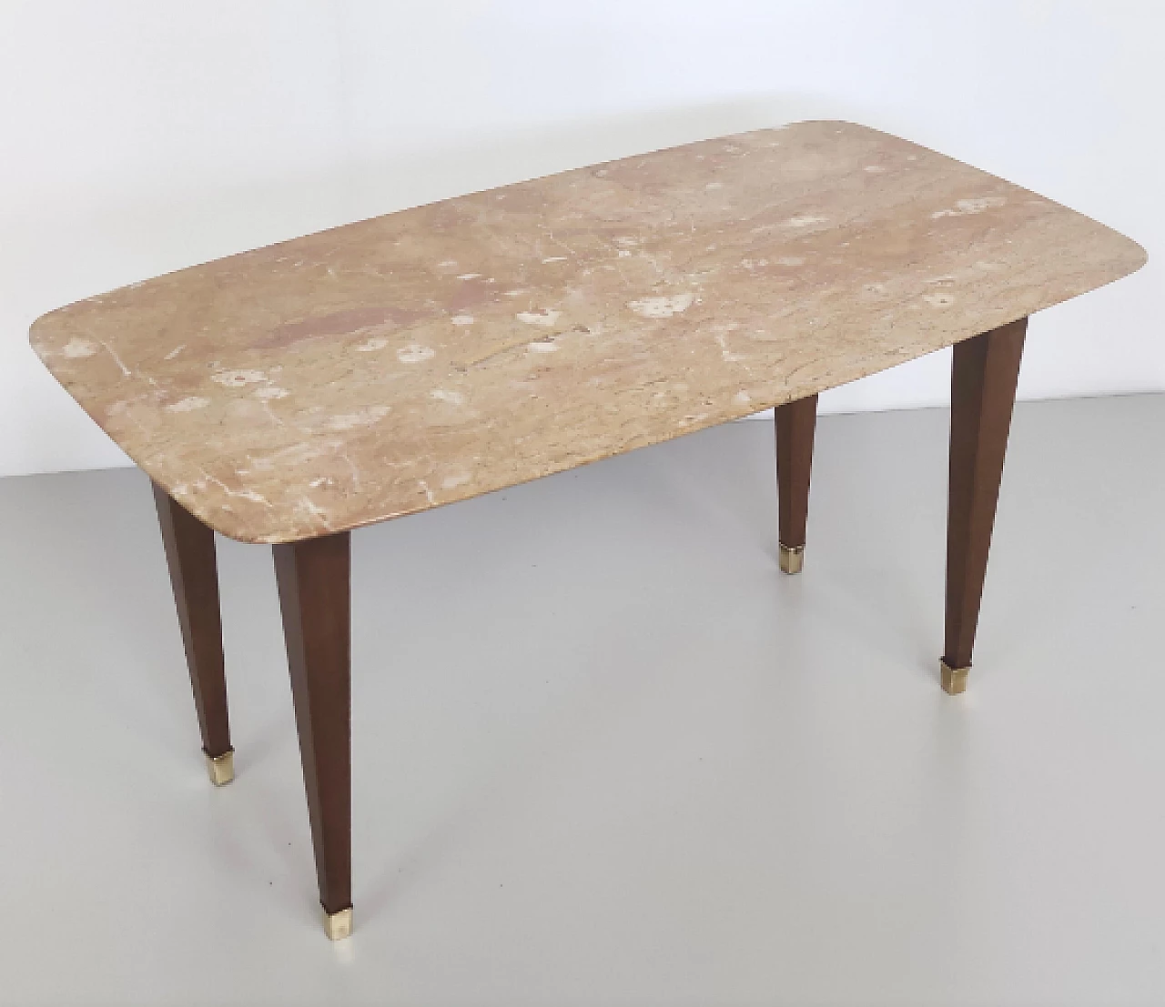 Beech and pink travertine coffee table attributed to Paolo Buffa, 1950s 5