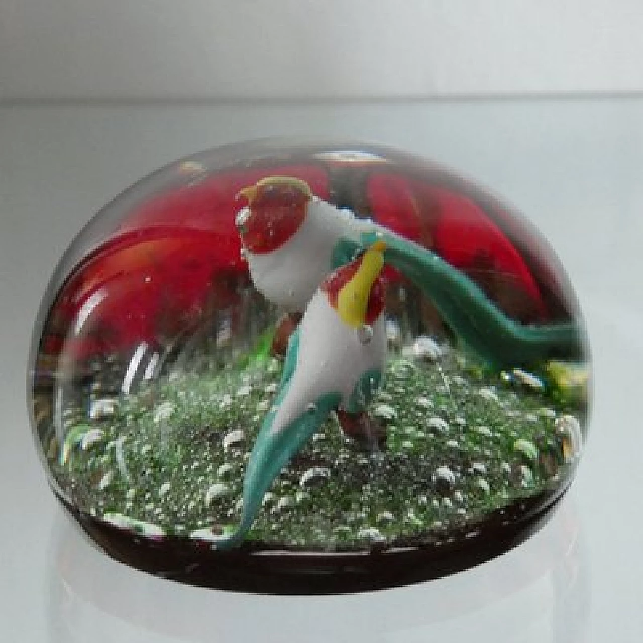 Murano glass paperweight with pair of lovebirds, 1950s 1