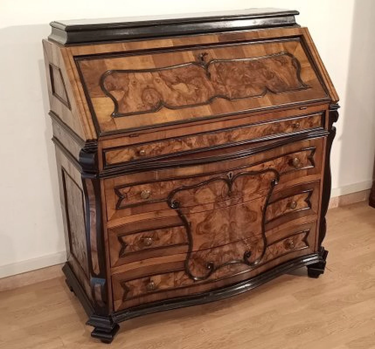 Louis XIV walnut dresser with flap, 18th century 7