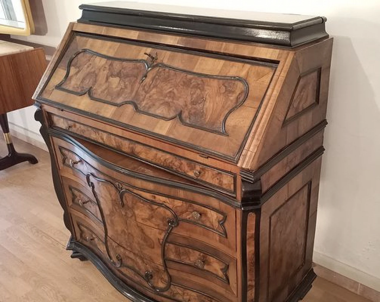 Louis XIV walnut dresser with flap, 18th century 10