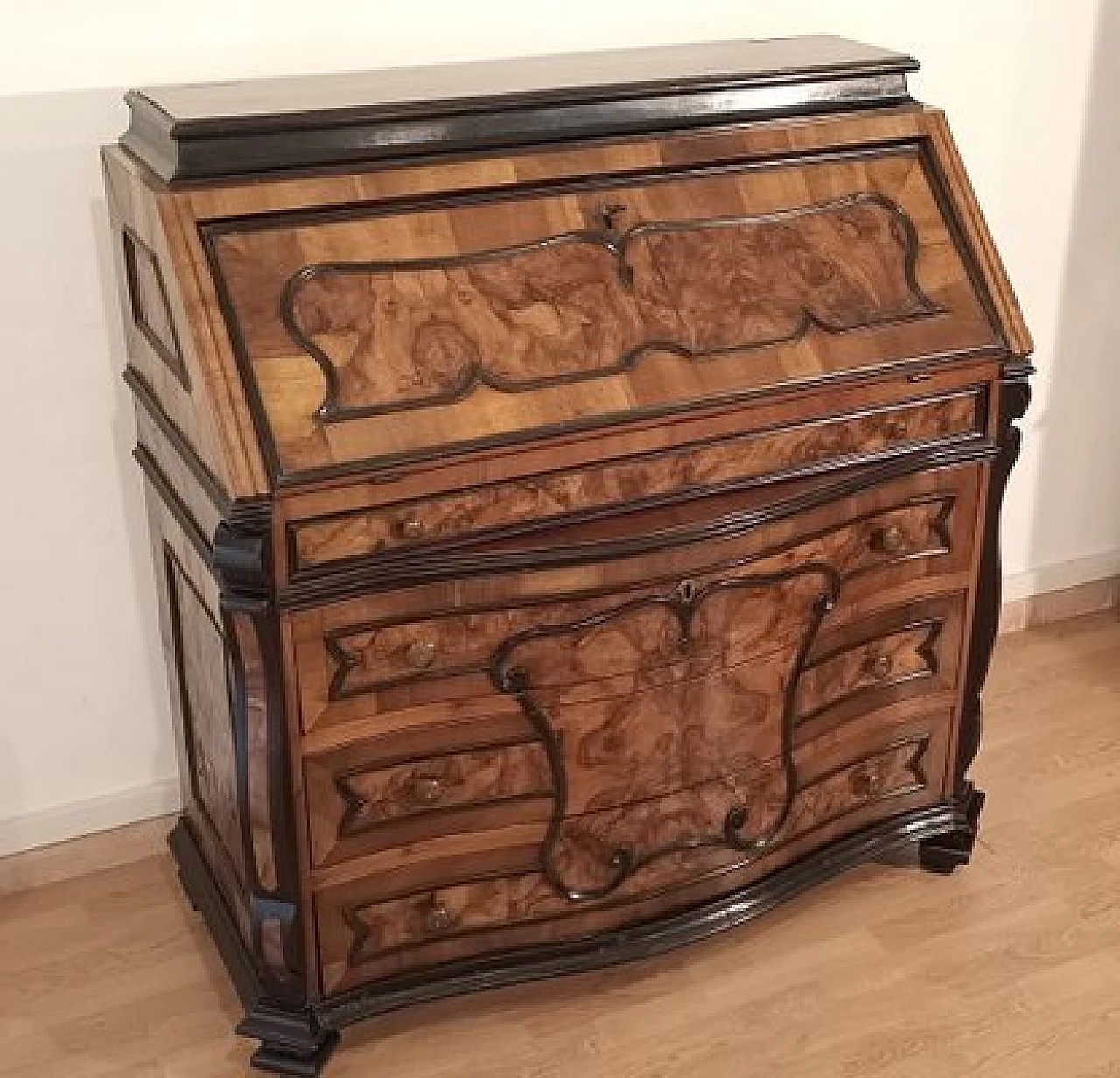 Louis XIV walnut dresser with flap, 18th century 12