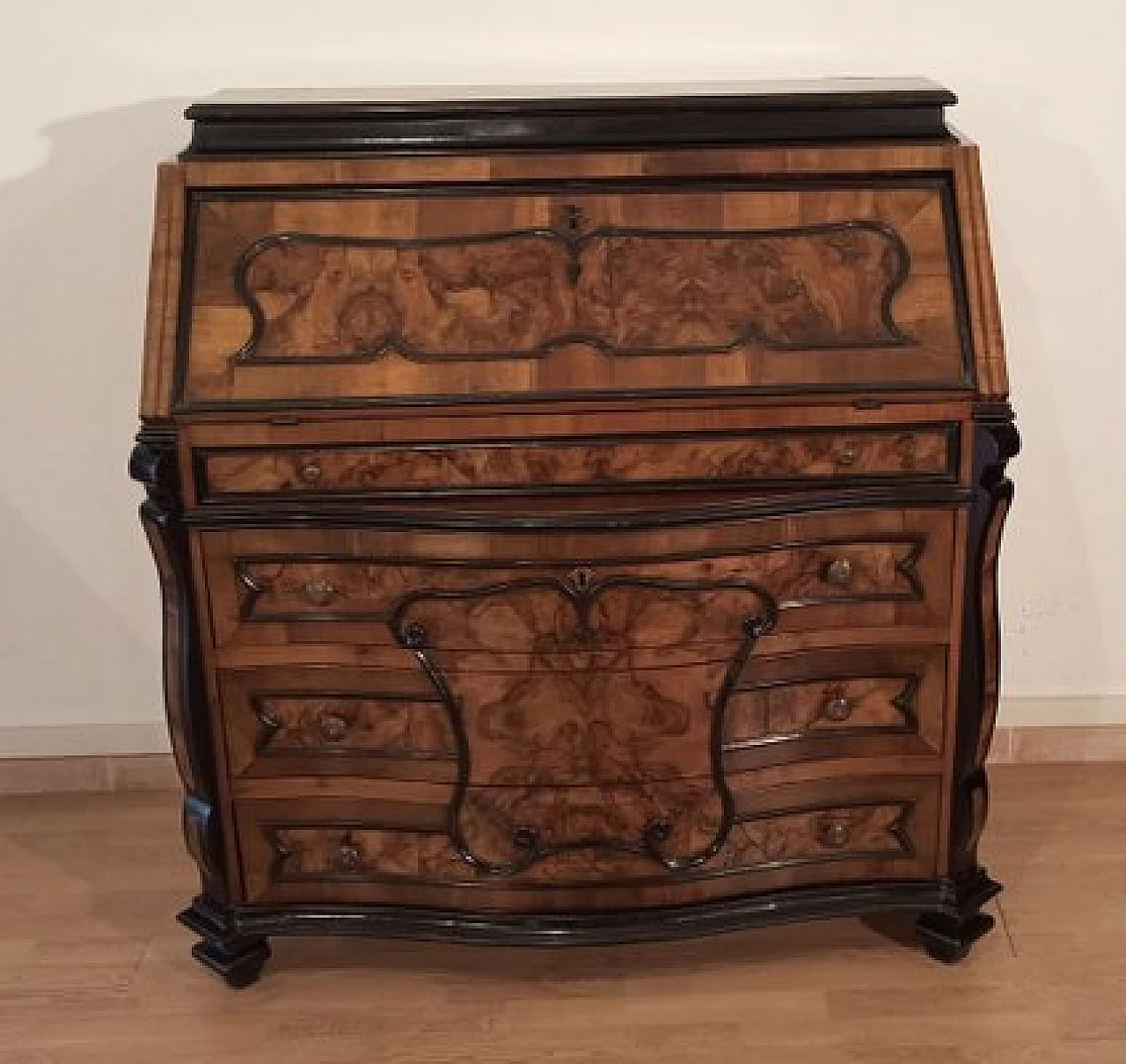 Louis XIV walnut dresser with flap, 18th century 13