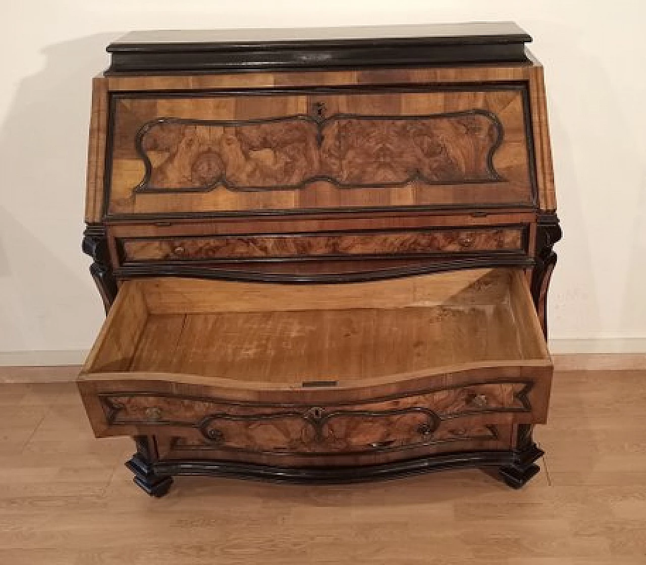 Louis XIV walnut dresser with flap, 18th century 25