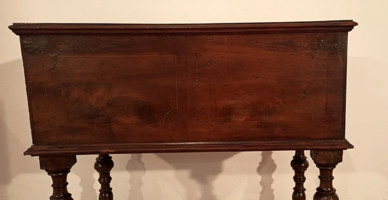 Walnut flap desk, 18th century 8