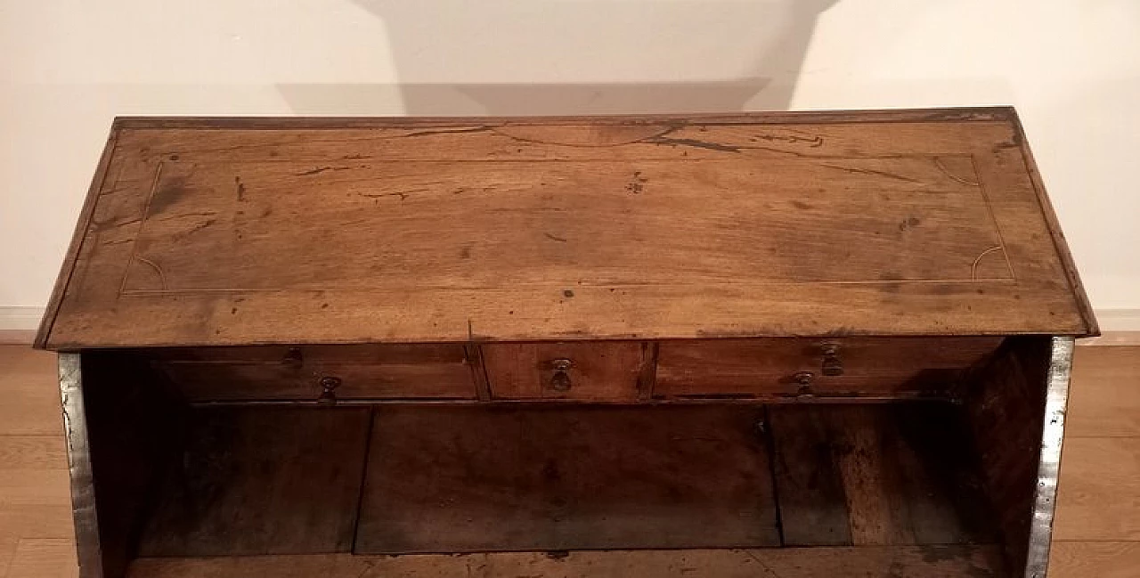 Walnut flap desk, 18th century 9