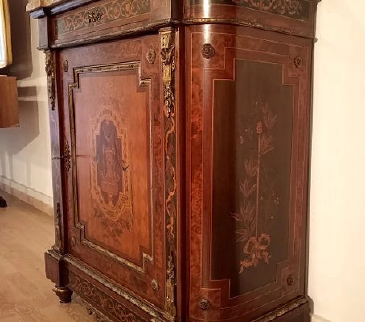 Credenza in legno intarsiato con piano in marmo, anni '60 13