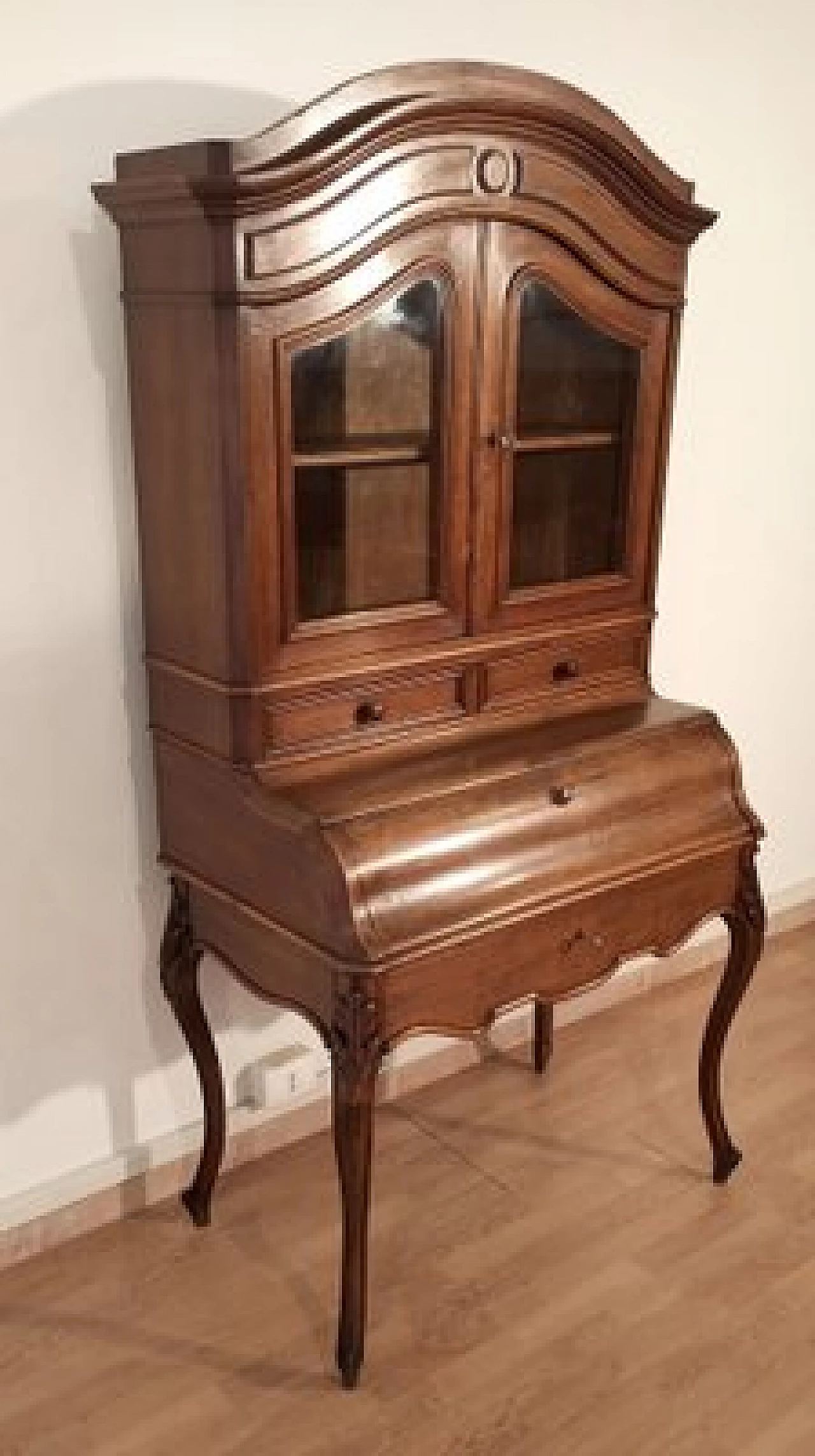 Walnut, maple and oak secrétaire with showcase, 19th century 3