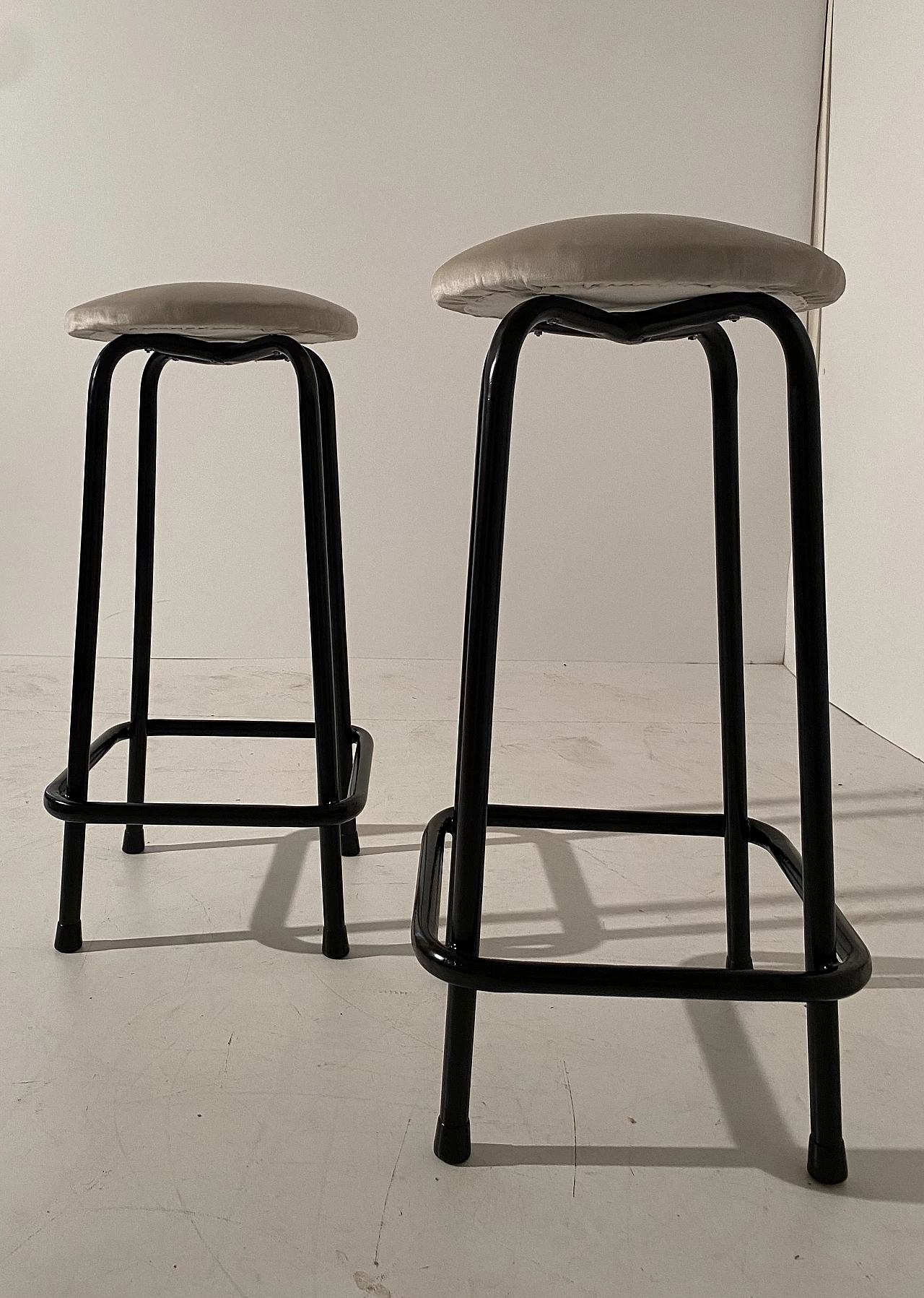 Pair of iron and beige velvet stools, 1960s 6