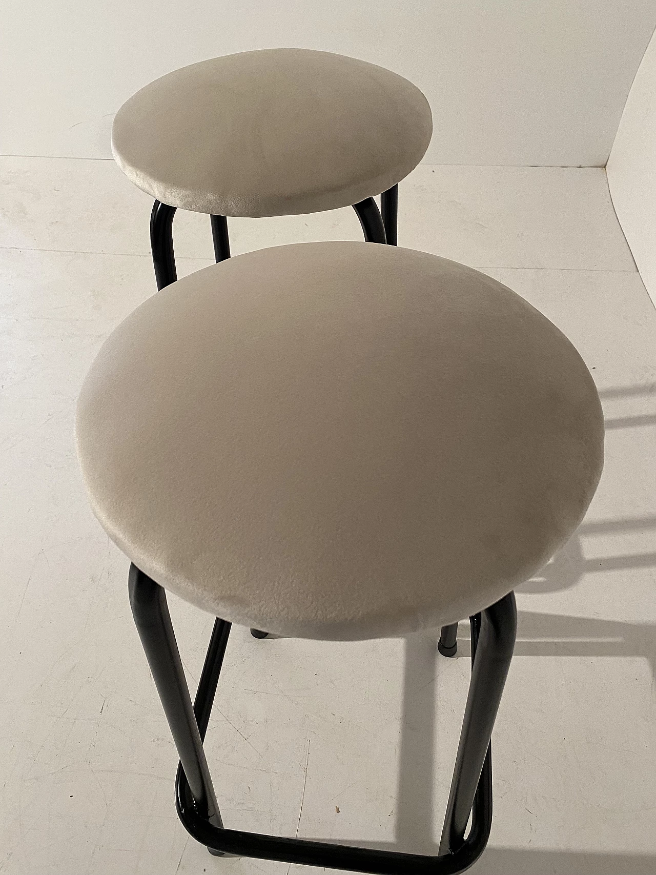 Pair of iron and beige velvet stools, 1960s 7