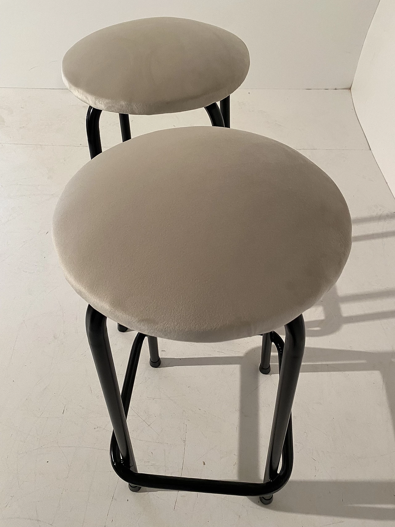 Pair of iron and beige velvet stools, 1960s 8