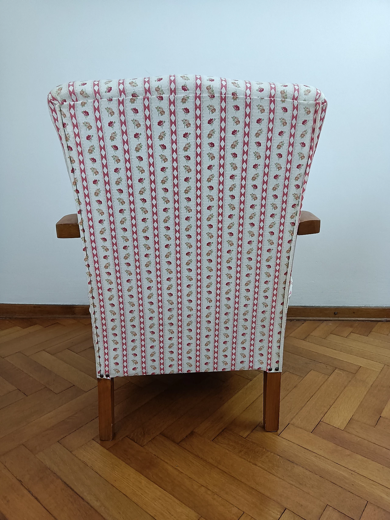 Coppia di poltrone in legno curvato e tessuto attribuite a Jindrich Halabala, anni '50 14