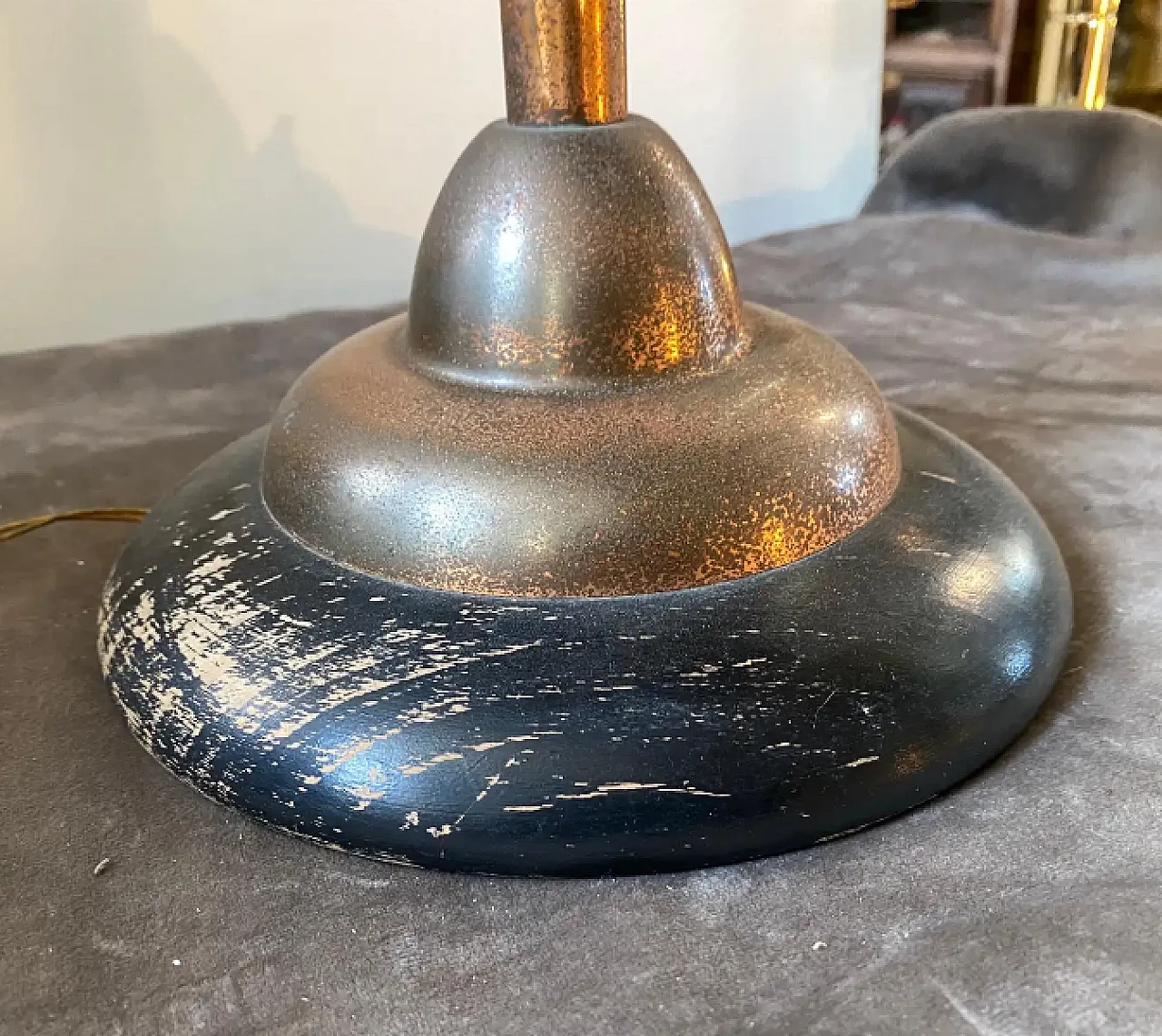 Lampada da tavolo in rame e legno, anni '50 3