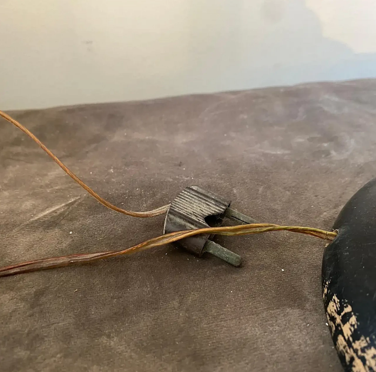 Lampada da tavolo in rame e legno, anni '50 6