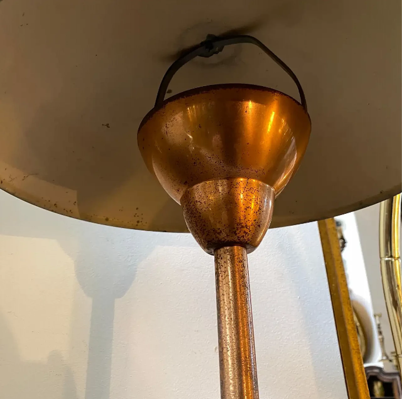 Lampada da tavolo in rame e legno, anni '50 7