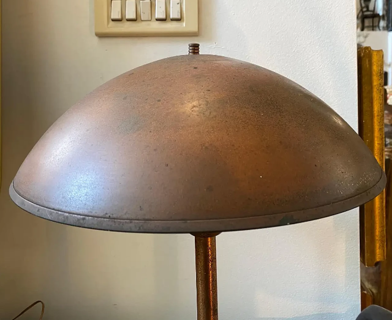 Lampada da tavolo in rame e legno, anni '50 9