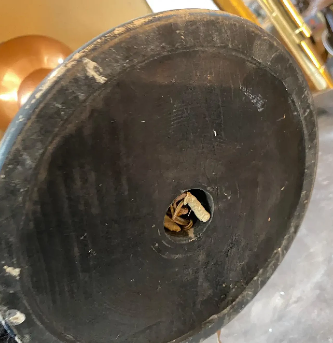 Lampada da tavolo in rame e legno, anni '50 11